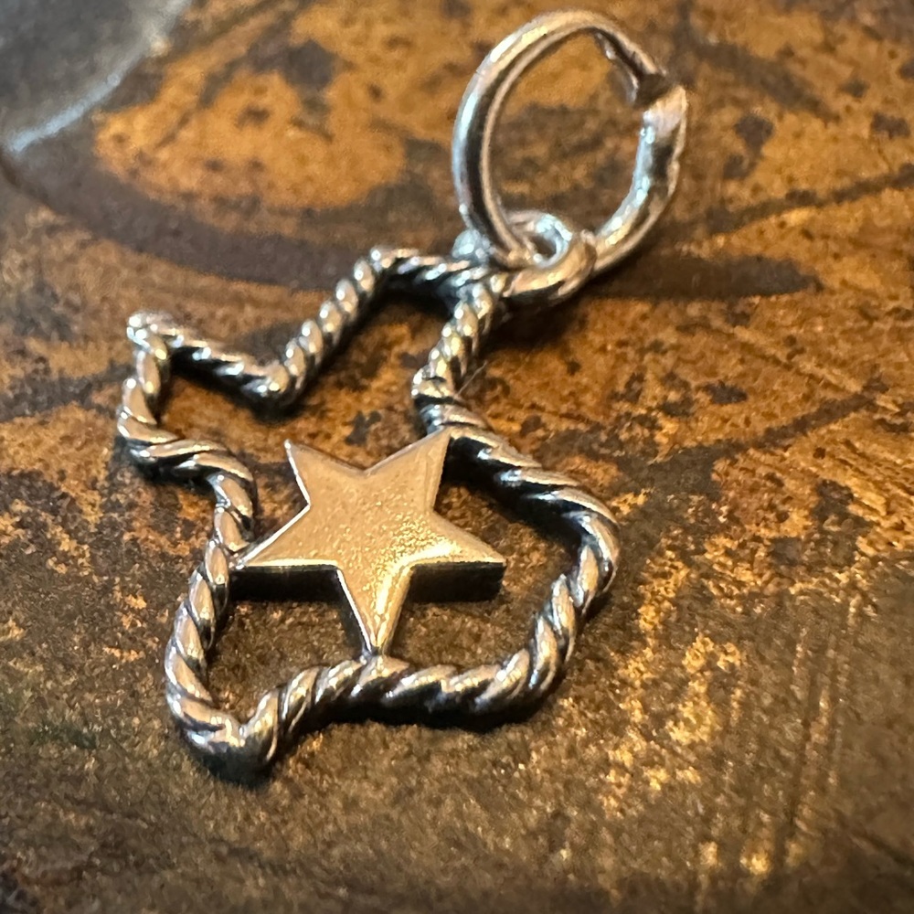 James Avery Sterling Silver Retired Open Texas Star Rope Charm w/Cut Loop .59g